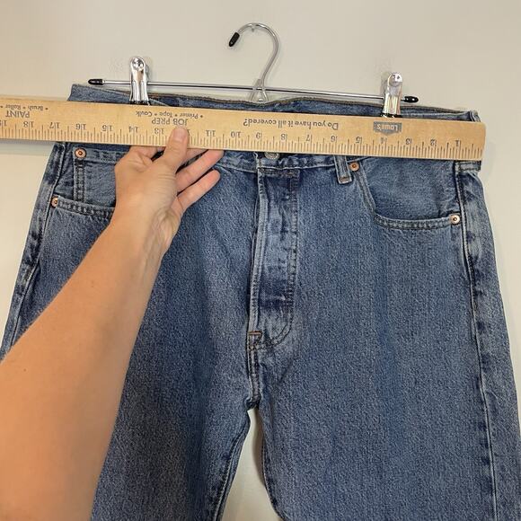 Levi’s 501 Jeans Mens 34x32 Blue Denim Pants Dark Wash Workwear Faded Button Fly - Picture 2 of 13